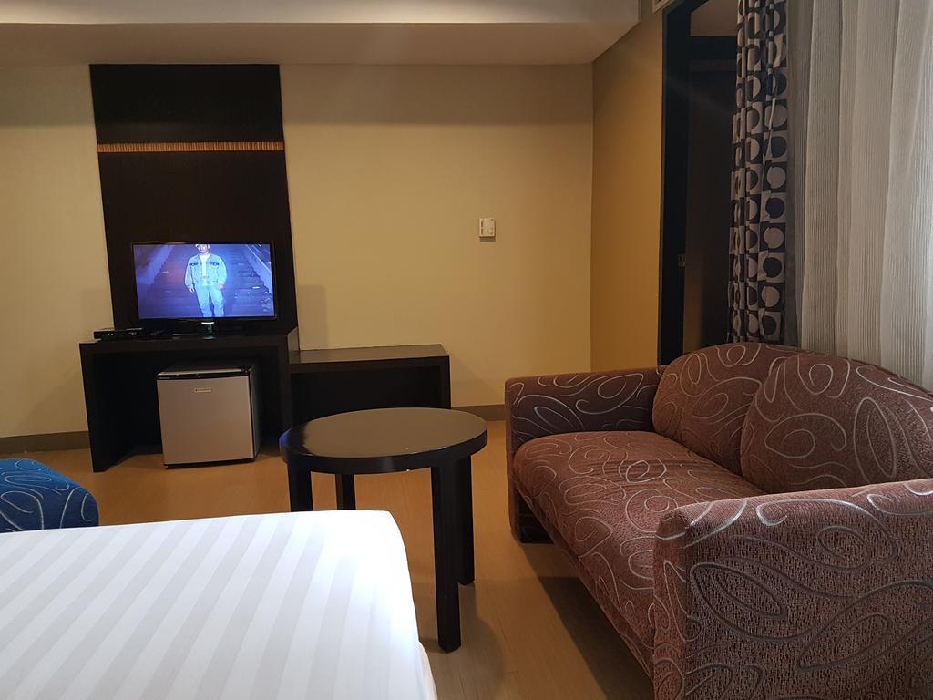 Summit Circle Cebu - Quarantine Hotel מראה חיצוני תמונה